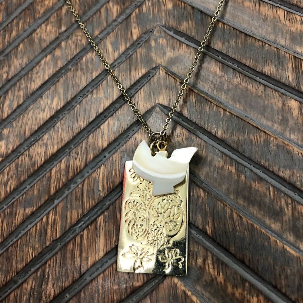 Forever 21 Gold Dove Pendant Necklace Etched